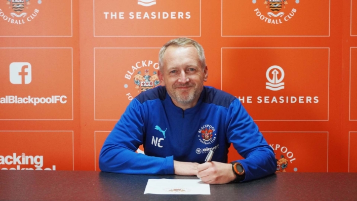 neil-critchley-blackpool-2021
